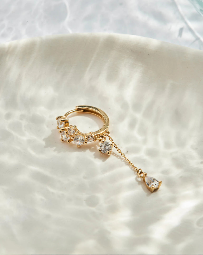 Aurora Creole mit Kette aus 585er Gelbgold in Nahaufnahme