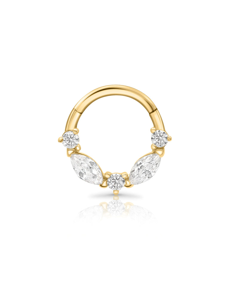 Produktfoto des Elysia Daith Ringes in Gold mit einem weißen Hintergrund
