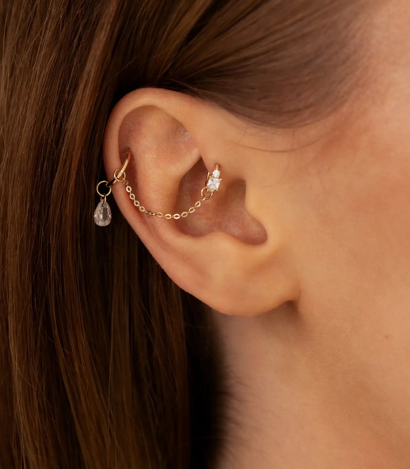 Industrial Piercing Position am Ohr