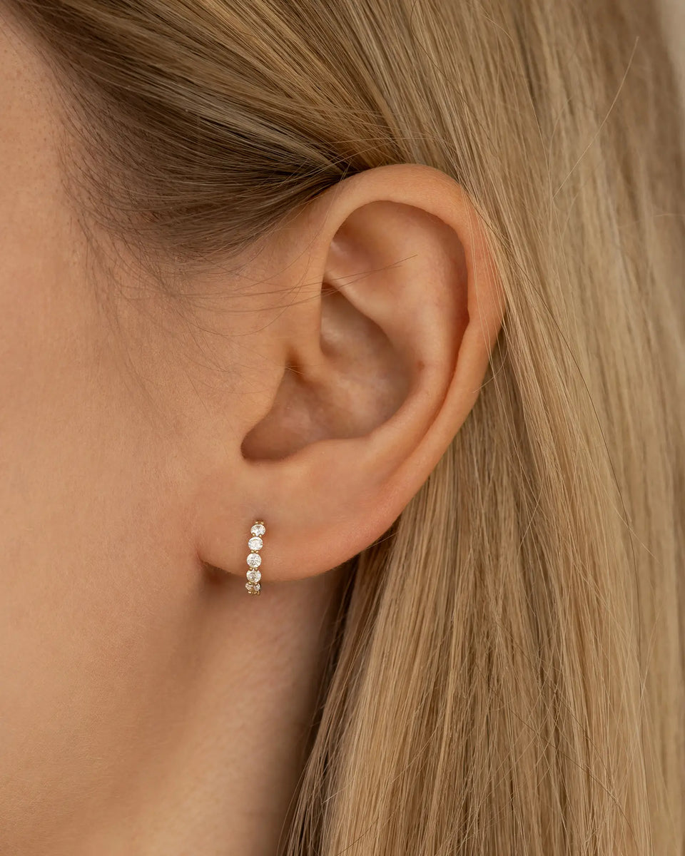 Goldene Creolen mit Steinen aus 585 Echtgold (14K) – Lisa Eleni
