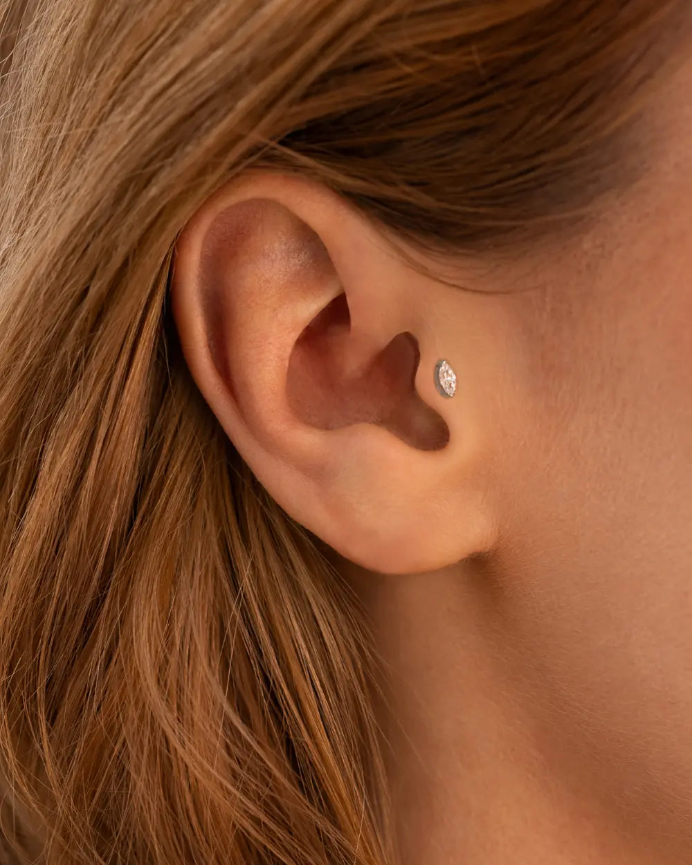 Tragus Piercing Weißgold