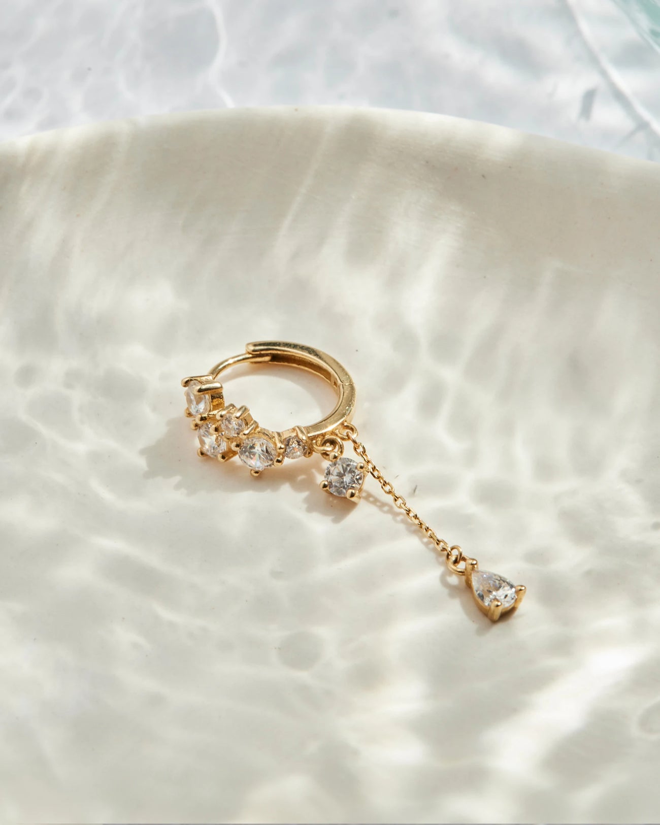 Aurora Creole mit Kette aus 585er Gelbgold in Nahaufnahme