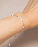 Kristall Armband in Weißgold getragen