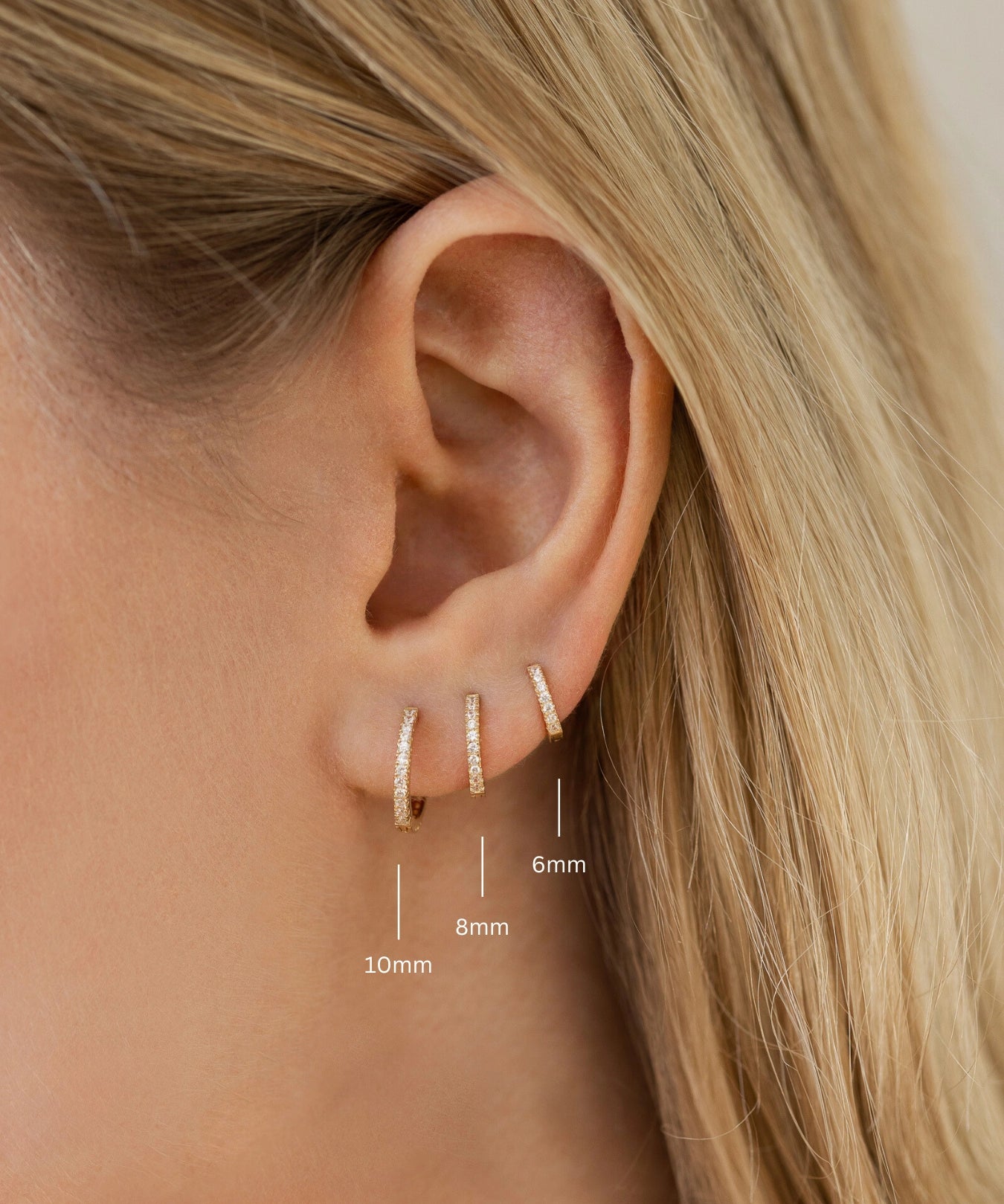 Kristall Creolen in 6mm, 8mm und 10mm am Ohr