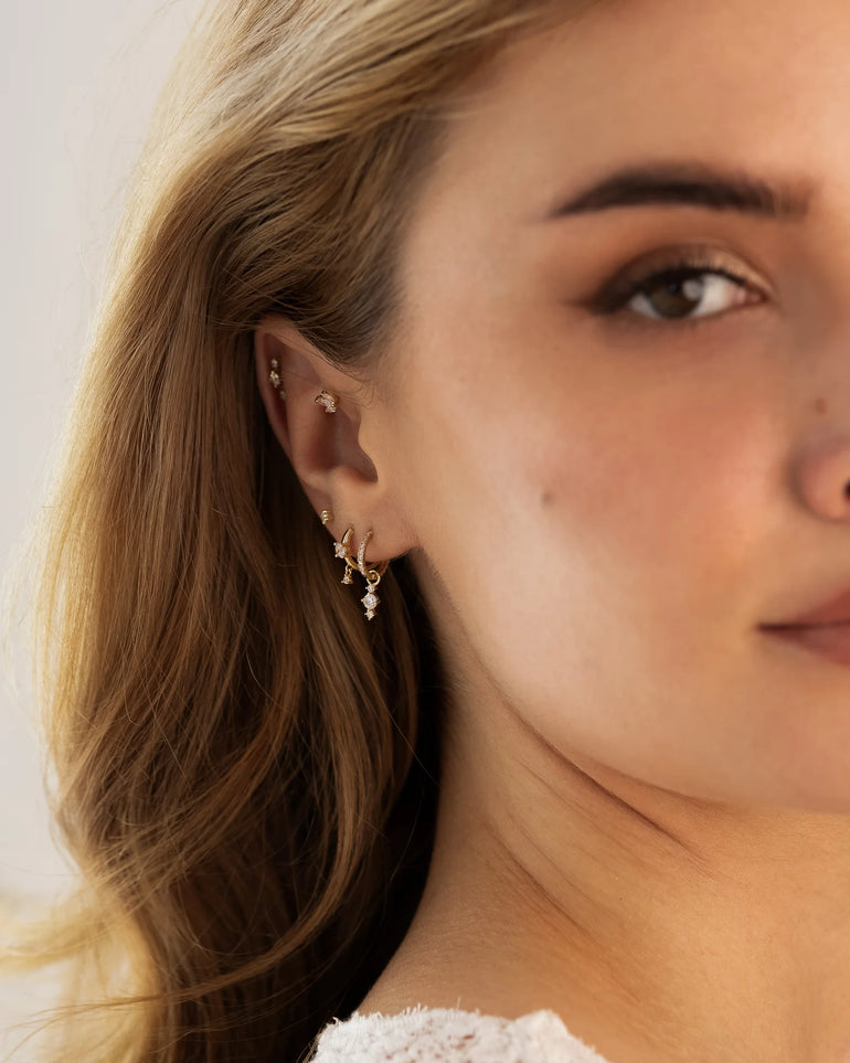 Kristall Anhänger kombiniert am Model.