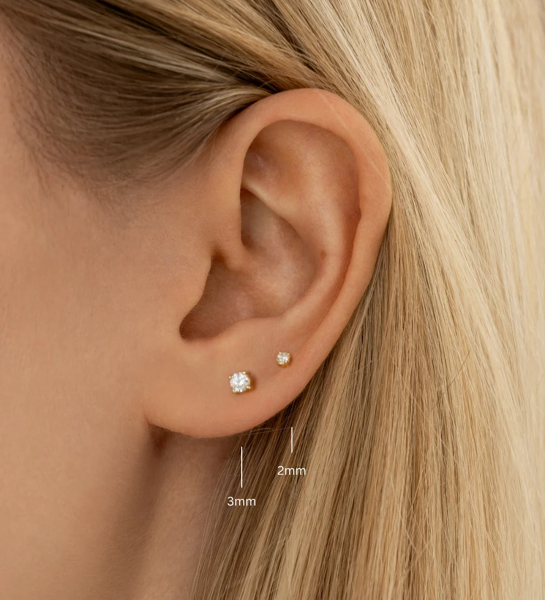 Kristall Ohrstecker in 2mm und 3mm am Ohr