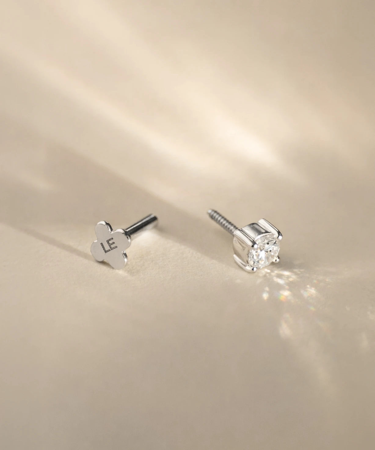 Kristall Ohrstecker Weißgold in 3mm mit Drehverschluss