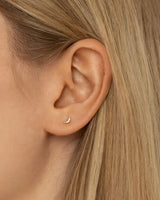 Ohrfoto mit dem Mond Ohrstecker Gold in getragenem Zustand