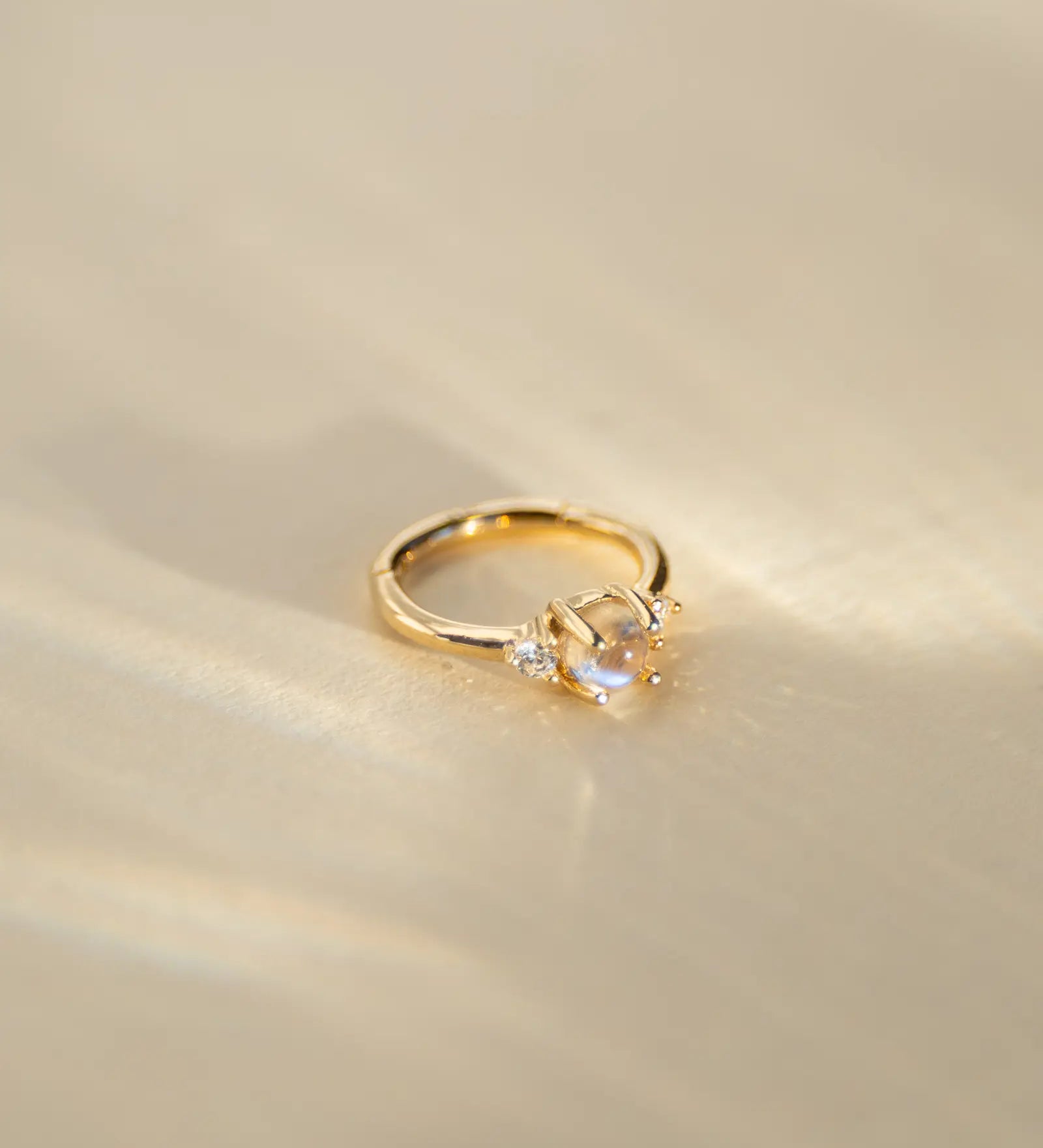 Mondstein Clicker Ring aus 585 Gold