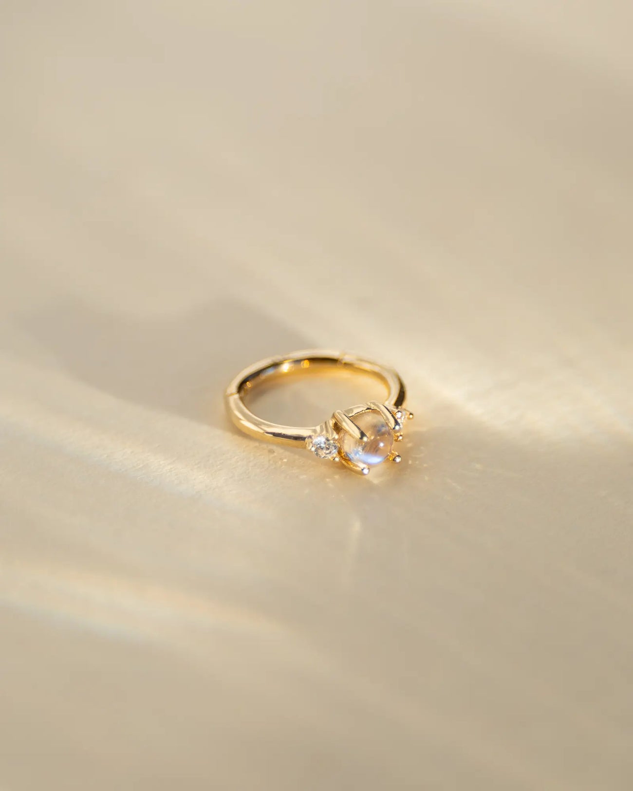 Mondstein Clicker Ring aus 585 Gold