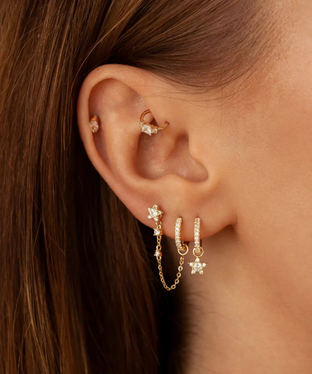 Ohr Look mit Stern Ohrring Anhängern und Ketten