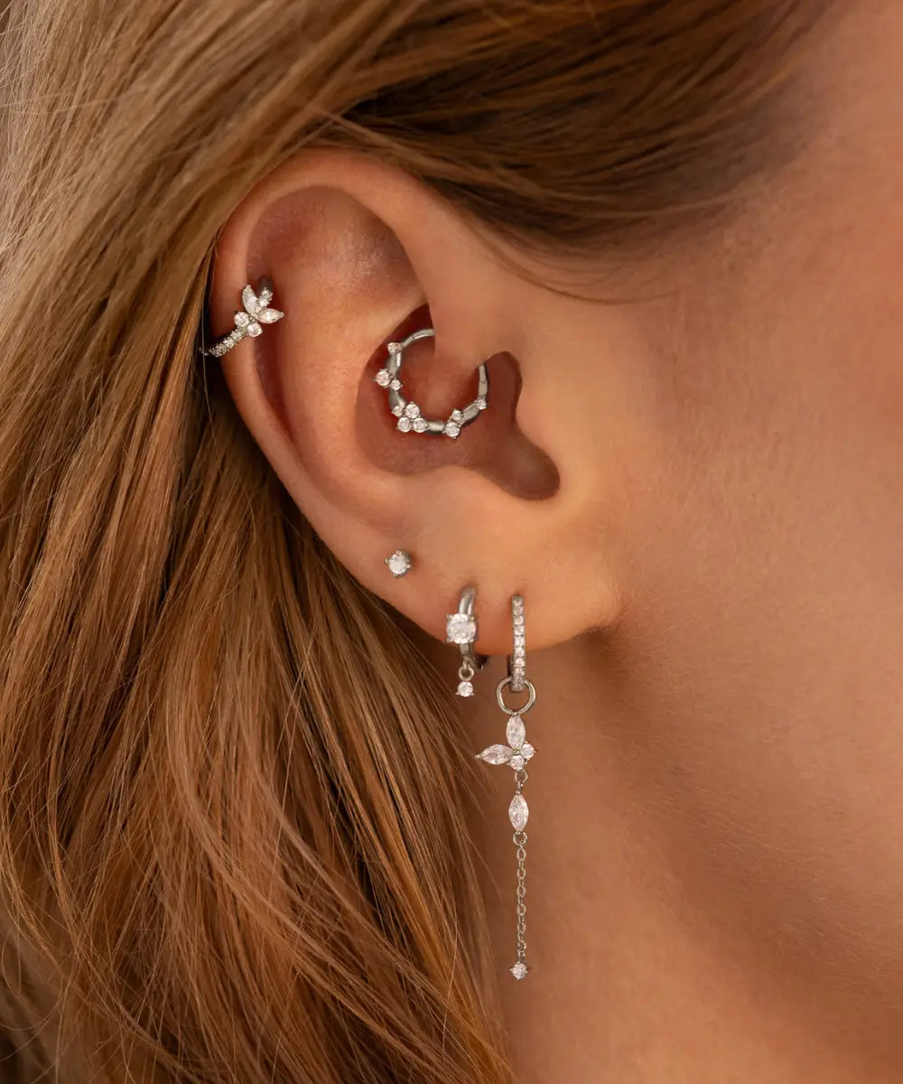 Ohr Look mit Ohr Piercings Weißgold