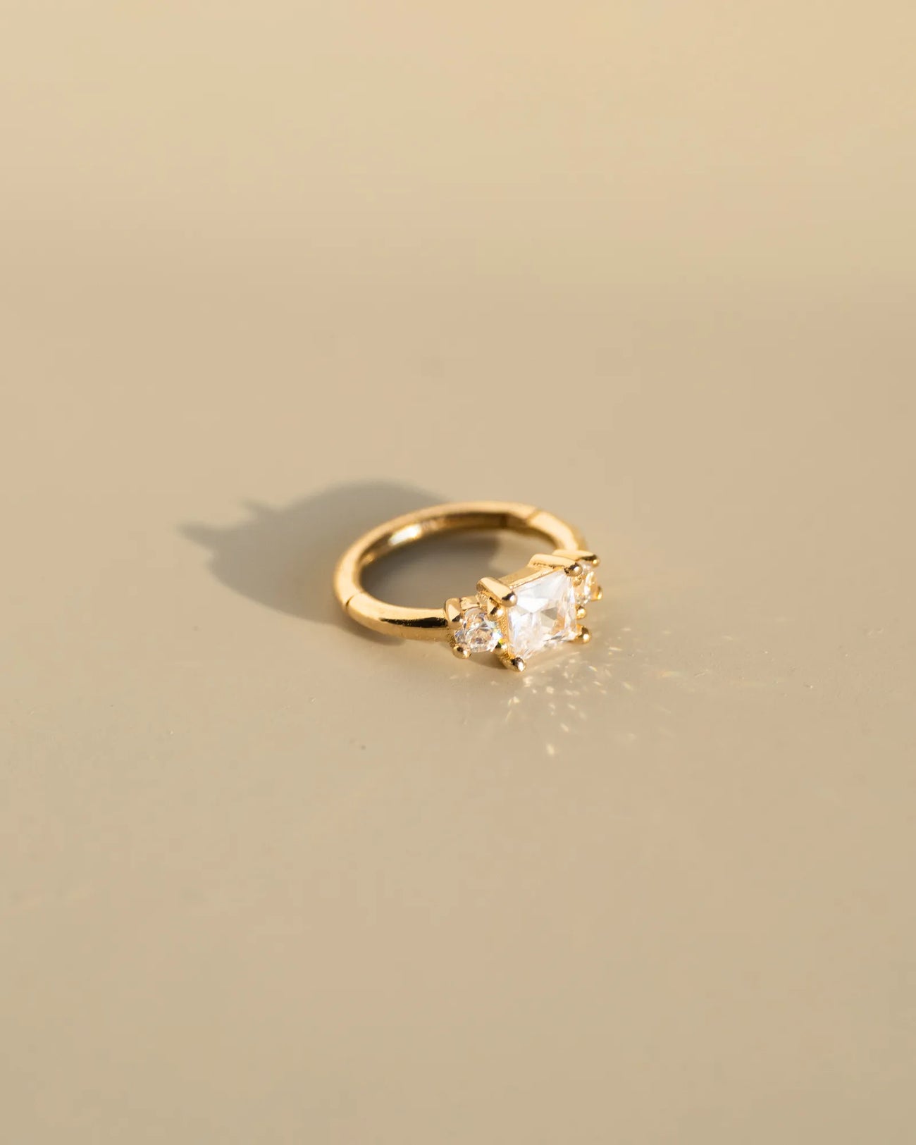 Princess Clicker Ring liegt in der Sonne
