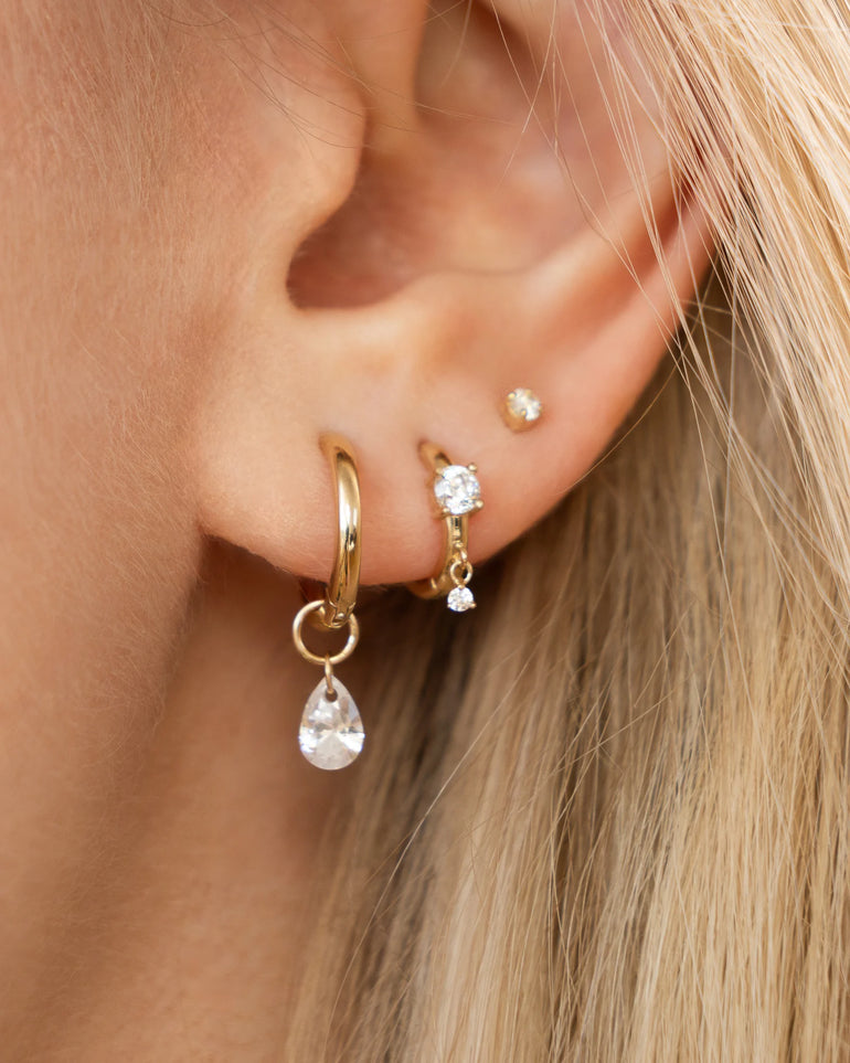 Tropfen Anhänger am Ohr